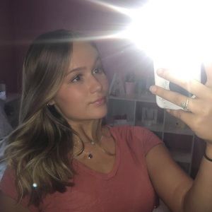 Meet your Posher, Alexis